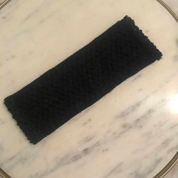 Accessories - NWOT Black headband